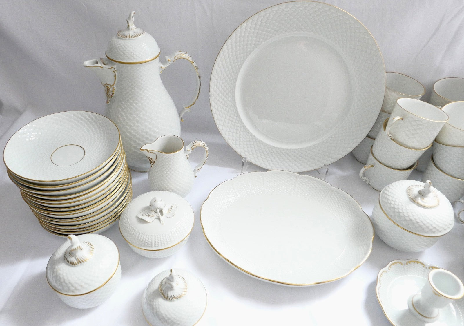 65 Tlg. Ludwigsburg Mokka / Kaffee Service weiß mit Goldrand Schuppenmuster