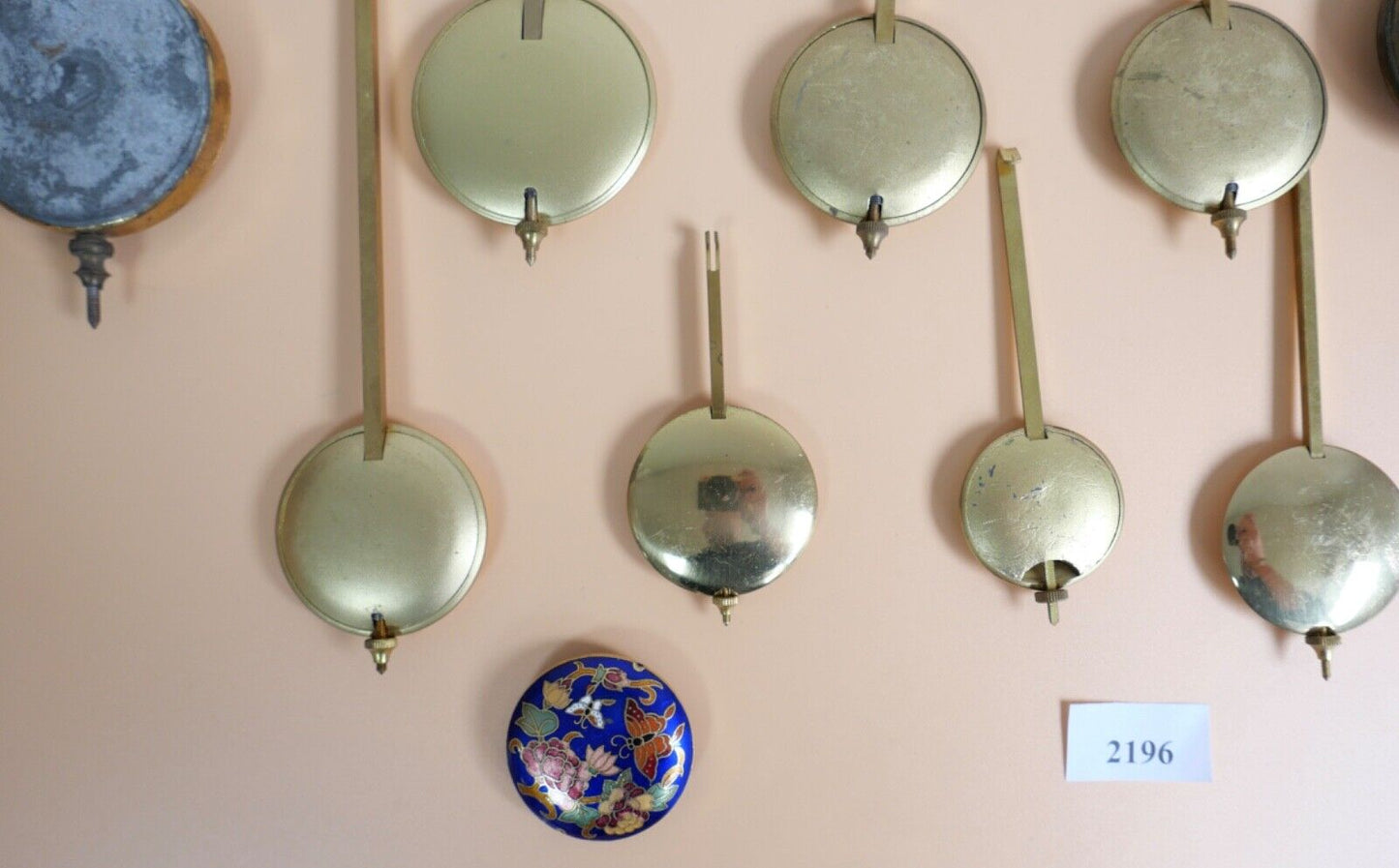 KONVOLUT Posten Ersatzteile alte & antike Pendel Pendellinsen Messing Wanduhr - Antikhandel-Stuttgart