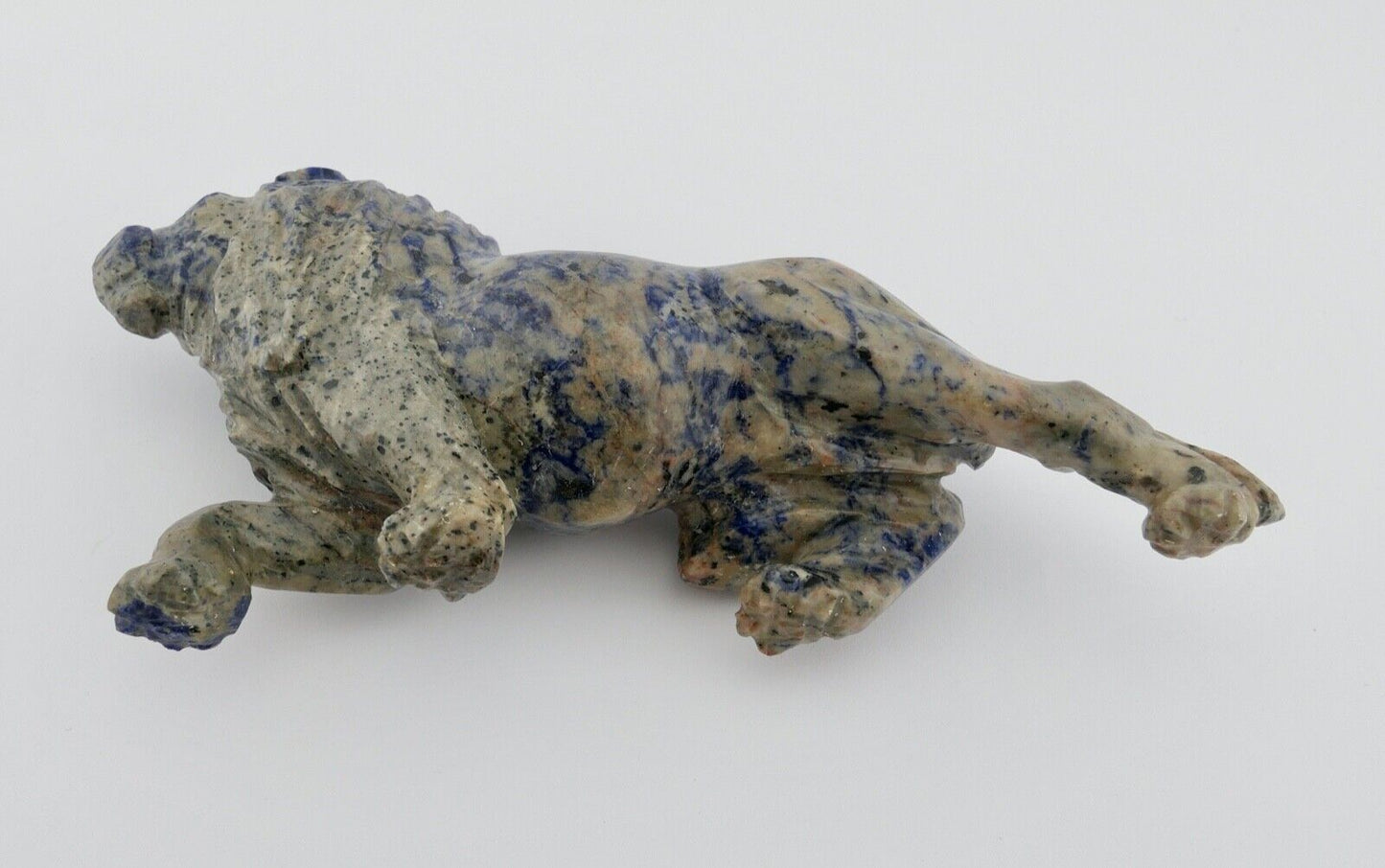 Schreitender Löwe aus blauem Marmor Vitrinenobjekt Handarbeit UNIKAT 22 cm - Antikhandel-Stuttgart