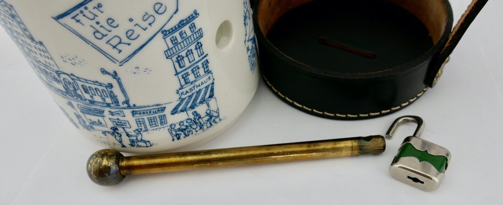 Reisespardose Helmut Krüger Porzellanmanufaktur Berlin 1950-60er mit Lederdeckel - Antikhandel-Stuttgart