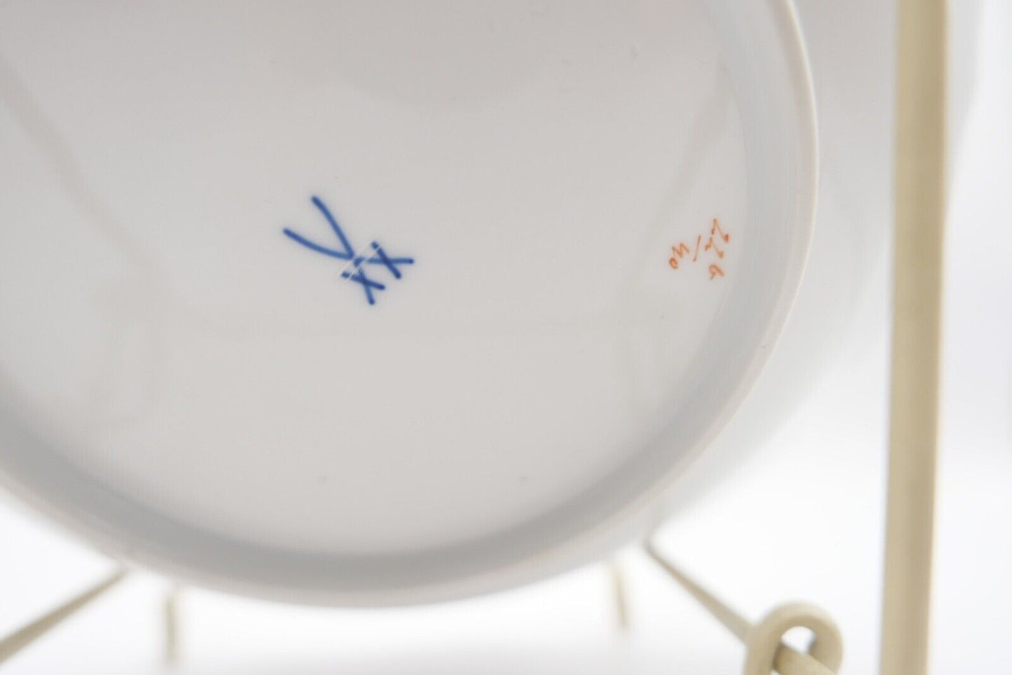 Meissen Schale " Blumenbemalung " mit Goldrand Ø 18cm - Antikhandel-Stuttgart