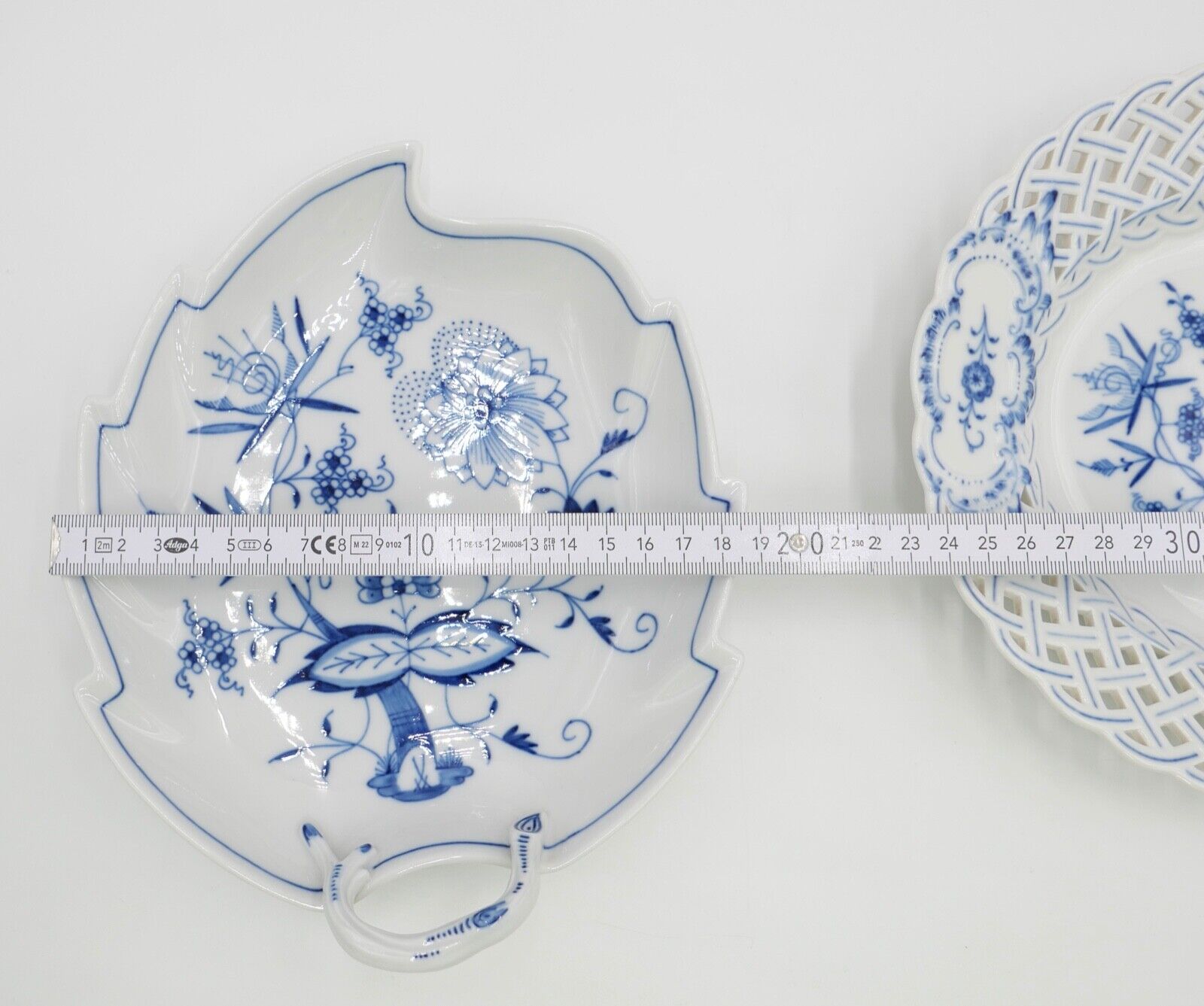 Meissen Zwiebelmuster Teller Duchbruch Schale Blatt Blattschale - Antikhandel-Stuttgart