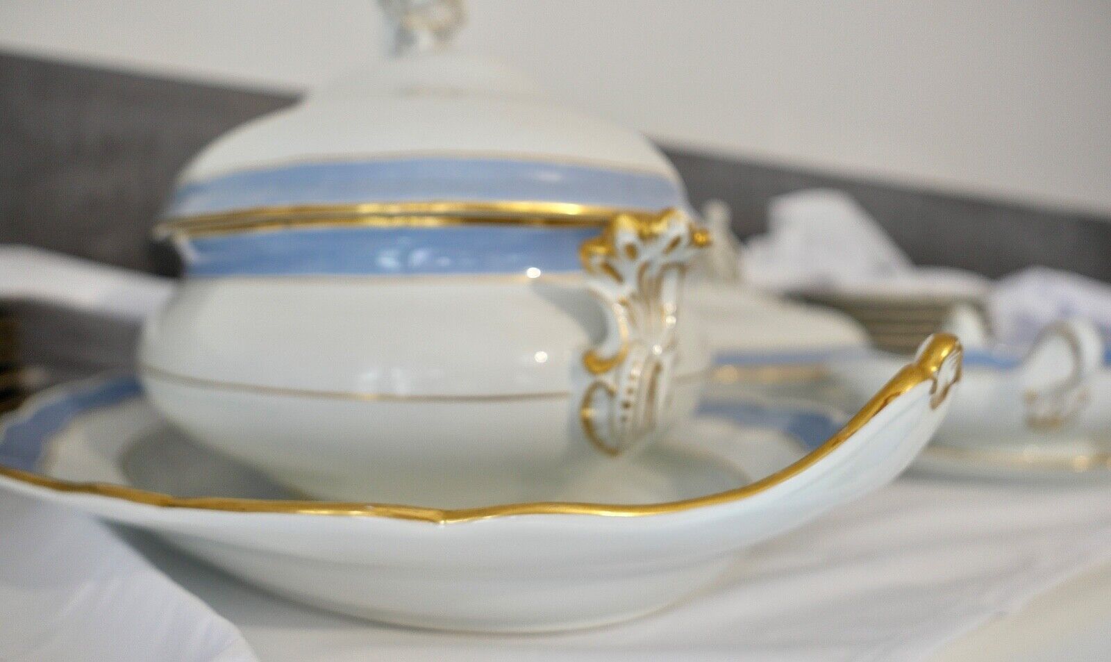 Knaufzeit seltenes Meissen Speiseservice Weiß Blau Gold Putto XXL Platte 1.Wahl - Antikhandel-Stuttgart