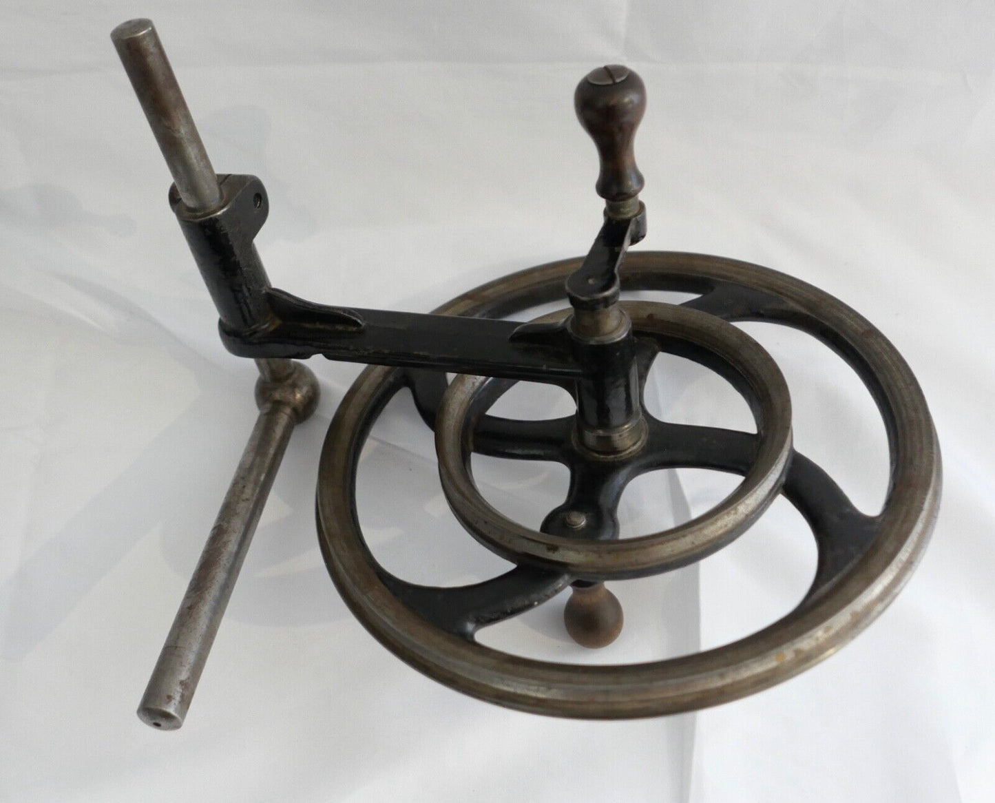 Altes Handrad für Uhrmacherdrehbank Schwungrad Drehstuhl Ø 21 cm - Antikhandel-Stuttgart