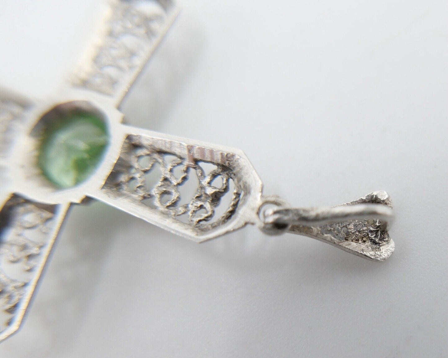 alter filigraner Kreuz Anhänger mit grünem Glasstein 835 Silber 62,0 mm - Antikhandel-Stuttgart