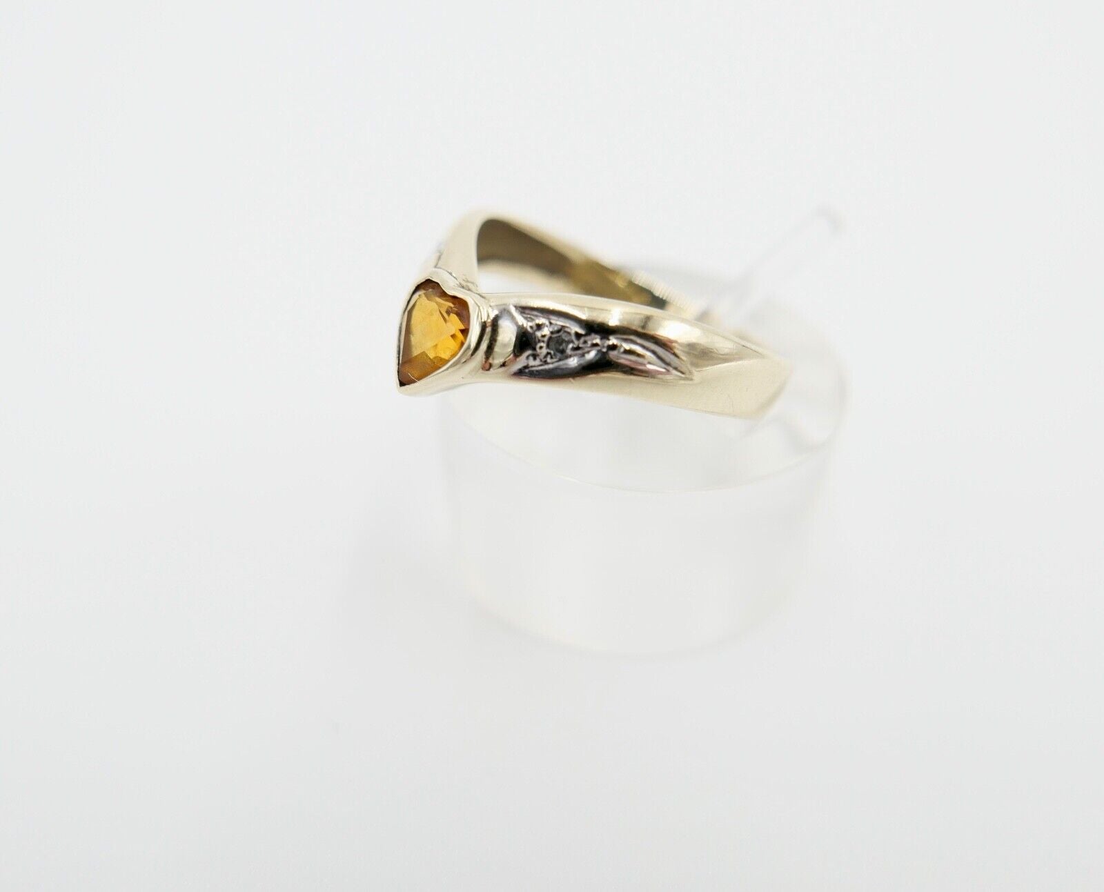 60er Jahre Damenring Gr. 56 Gold 333 / 8K Herz Citrin & Achtkantdiamant H / SI - Antikhandel-Stuttgart