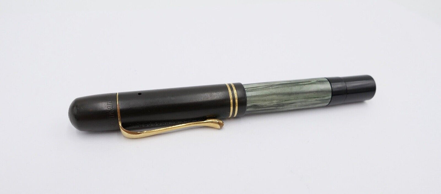 30er PELIKAN 100 Kolbenfüller Füller 585 14Ct Gold Feder EF grün schwarz - Antikhandel-Stuttgart
