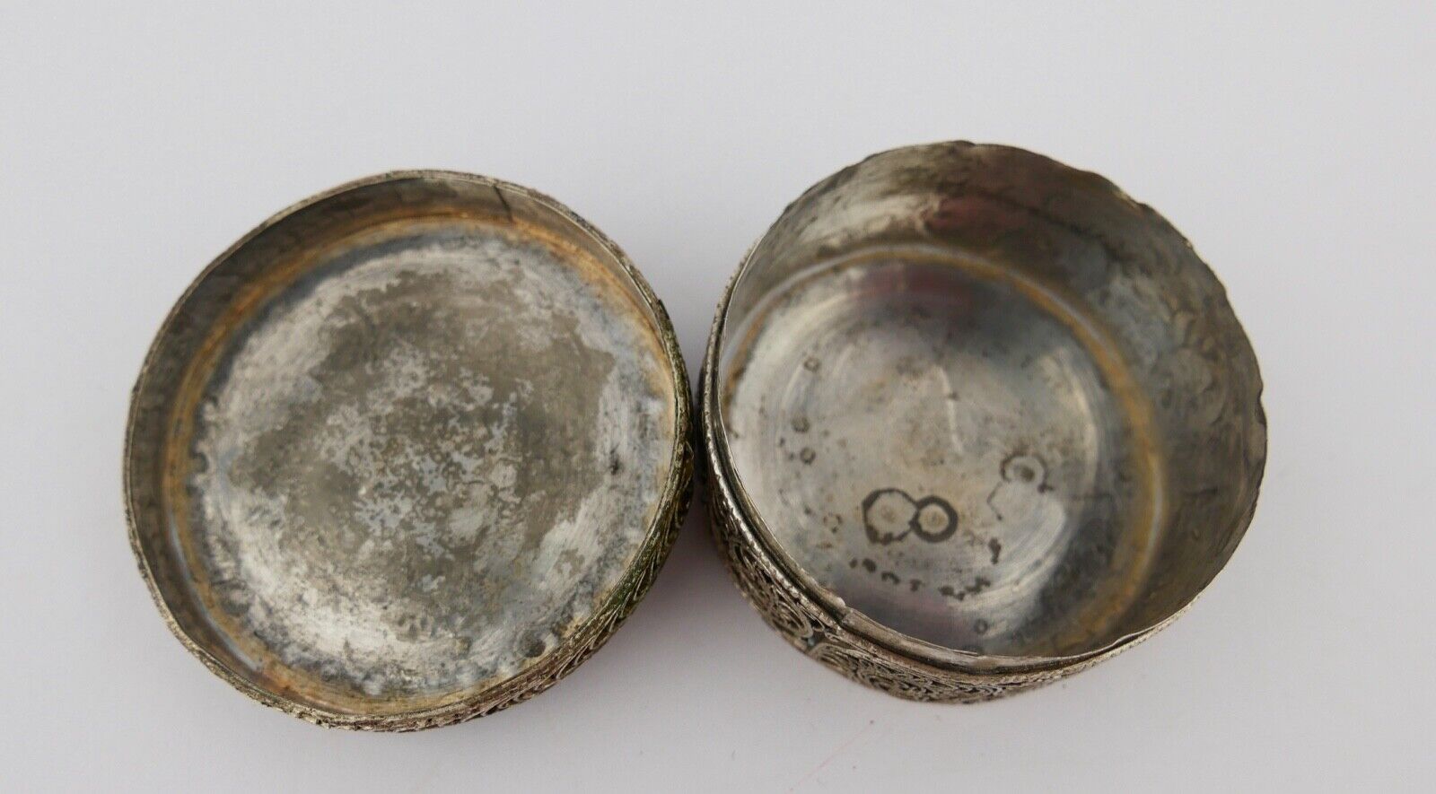 Antike Filigrane Pillendose Dose mit Türkis Ø 50mm Neusilber um 1900 - Antikhandel-Stuttgart