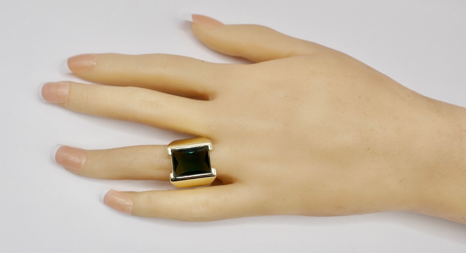 585 Gold Herren Ring  14K Göße 60 mit grünem synth. Spinell