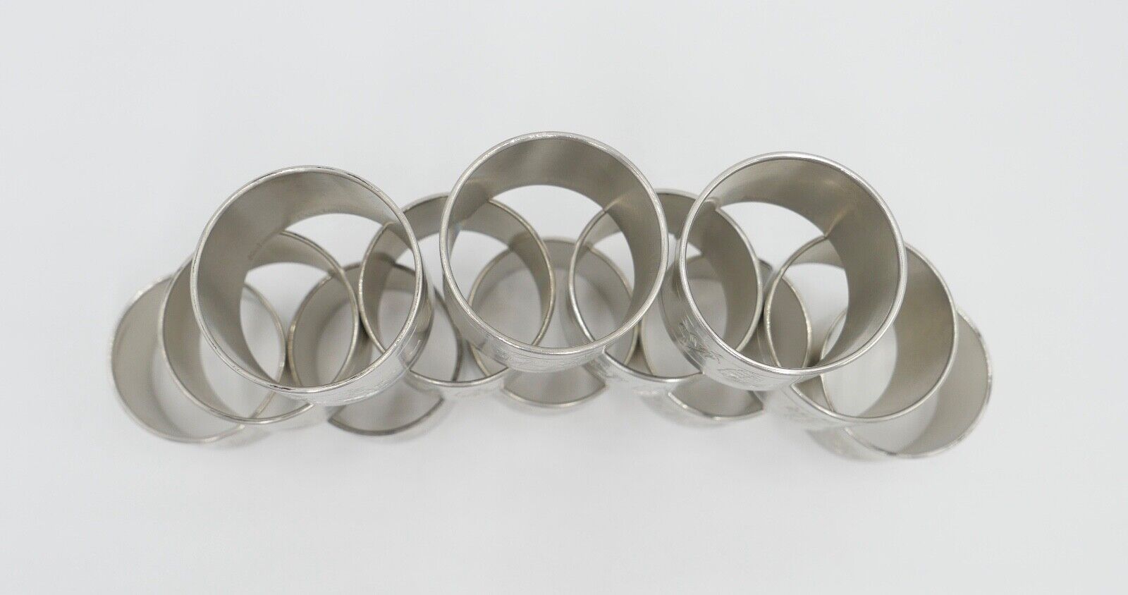 NEUwertig 12 Stück Royal SELANGOR PEWTER Zinn Tinn Serviettenringe Palmen Meer - Antikhandel-Stuttgart