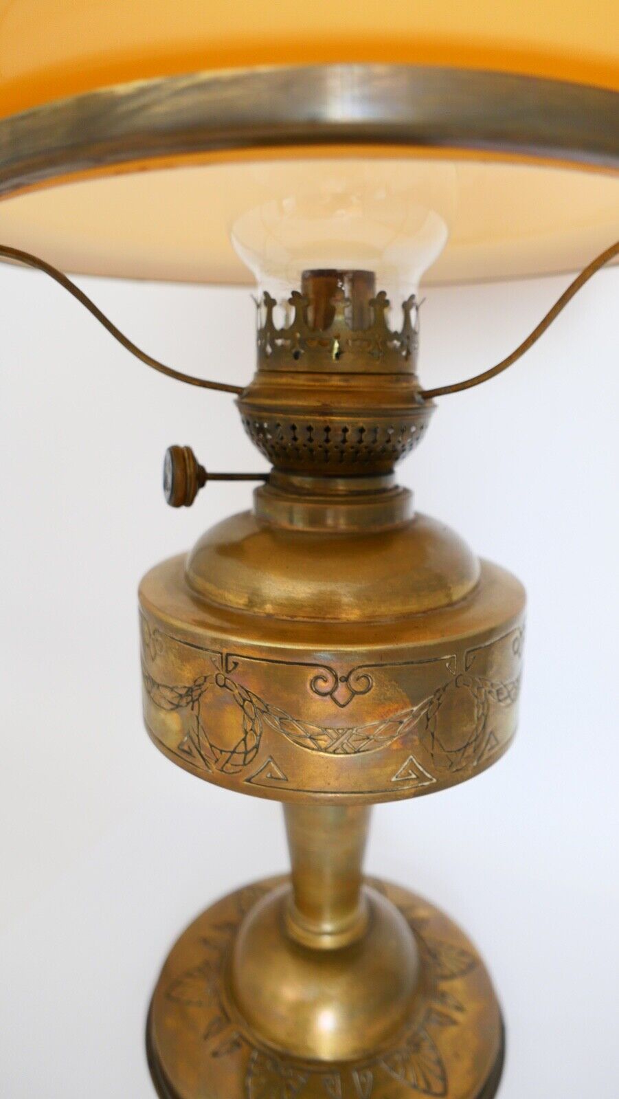 Alte Messing Petroleumlampe 1910-1920 mit Glasschirm Tischlampe Flügelrad - Antikhandel-Stuttgart