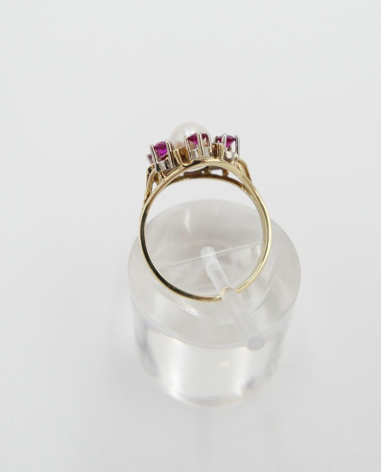 80er Jahre Ring Gold 585 / 14K Weißgoldfassung Zuchtperle Rubine Gr. 53 - Antikhandel-Stuttgart