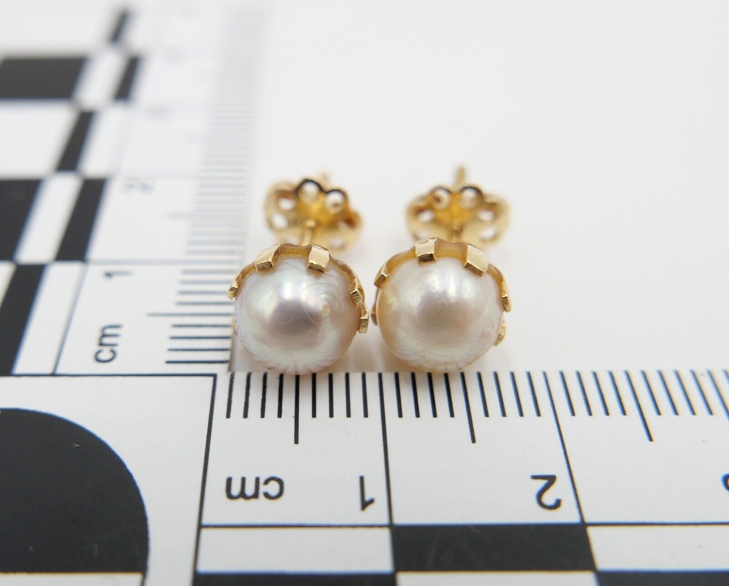 1980er Gelbgold Perlen Ohrringe Ohrstecker 750 18K Schraubverschluss Ø 7,5 mm - Antikhandel-Stuttgart