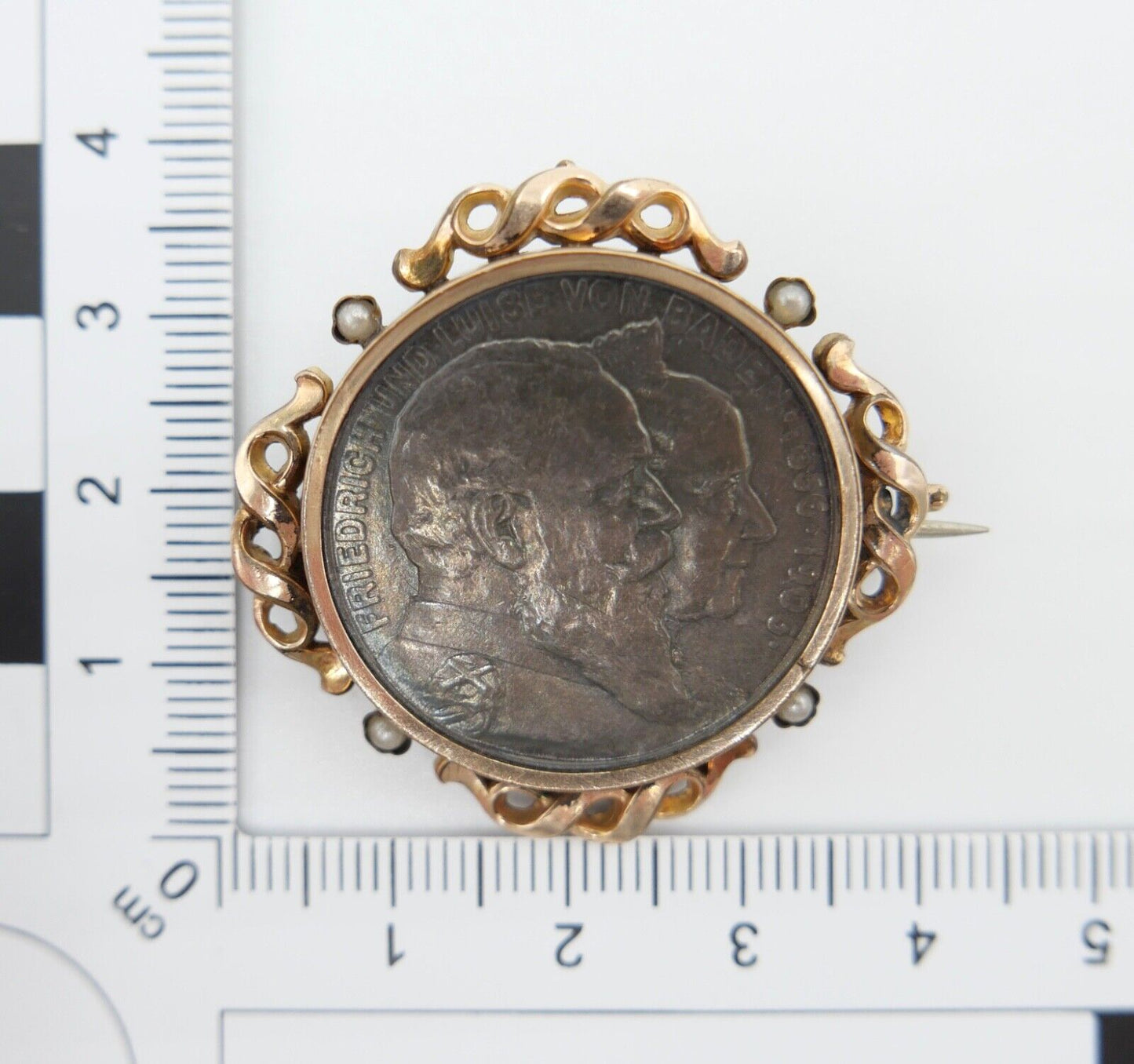 Brosche 2 Mark 1906 G Silbermünze Friedrich und Luise von Baden J.34 vergoldet - Antikhandel-Stuttgart