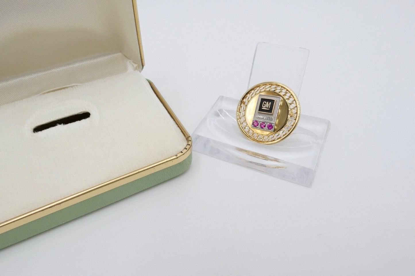 GM Generalmotors Pin Brosche in Etui Overseas vergoldet 20 / 12K G.F. - Antikhandel-Stuttgart