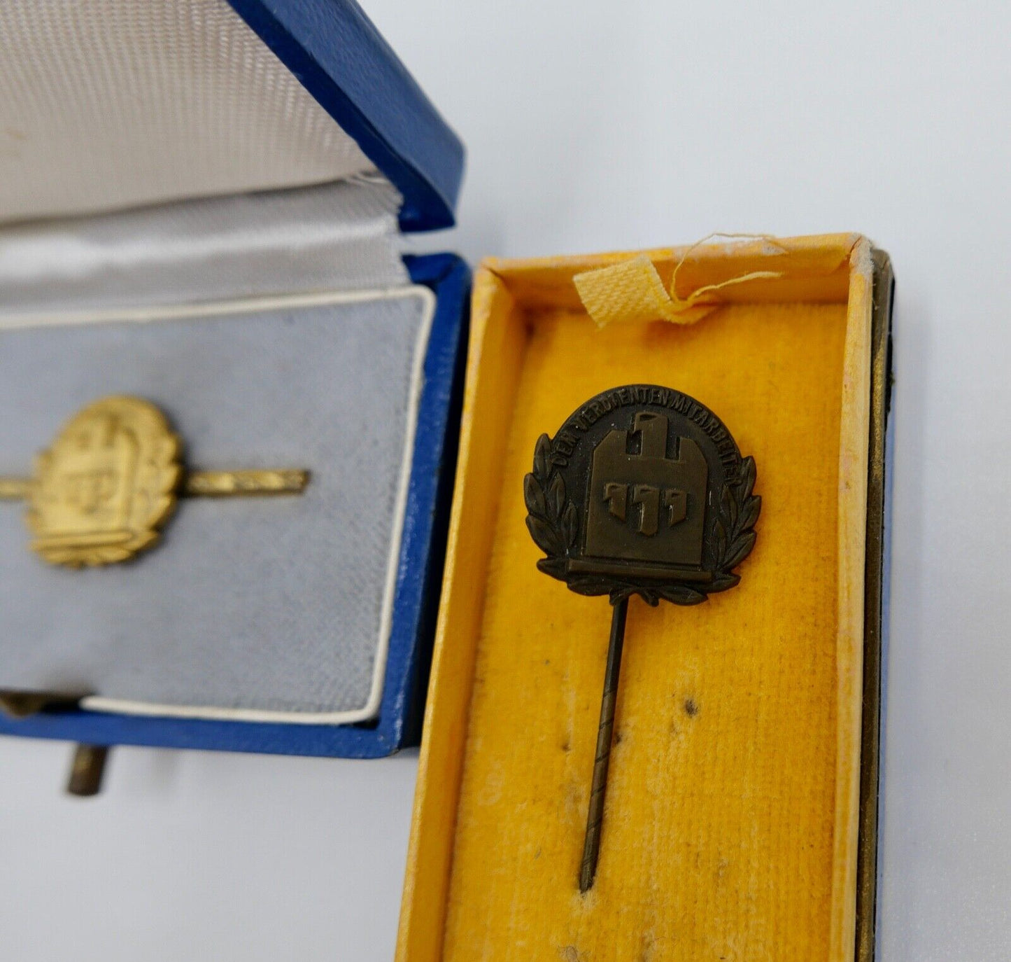 2x Alte Allianz Gold Silber Anstecknadel Pin 333 835 Mitarbeiter ab 1923 SELTEN - Antikhandel-Stuttgart