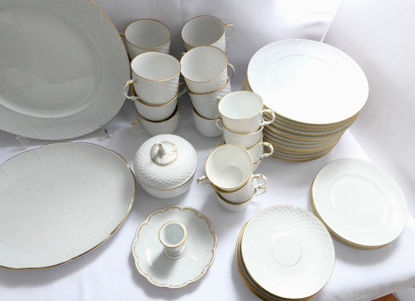 65 Tlg. Ludwigsburg Mokka / Kaffee Service weiß mit Goldrand Schuppenmuster
