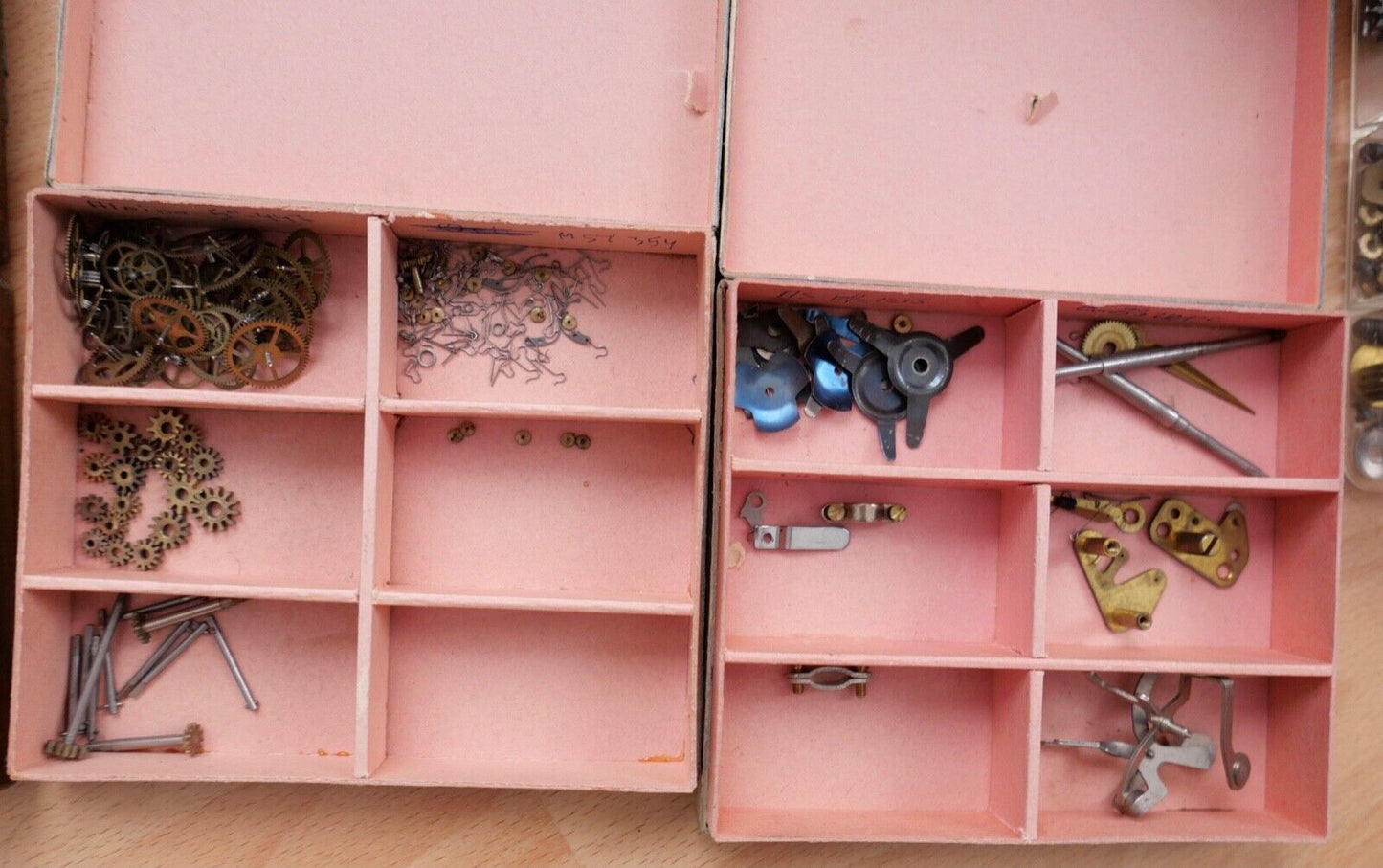 KOVOLUT Ersatzteile Uhrmacherauflösung antik alt Uhrwerk Triebfeder Anker Räder - Antikhandel-Stuttgart