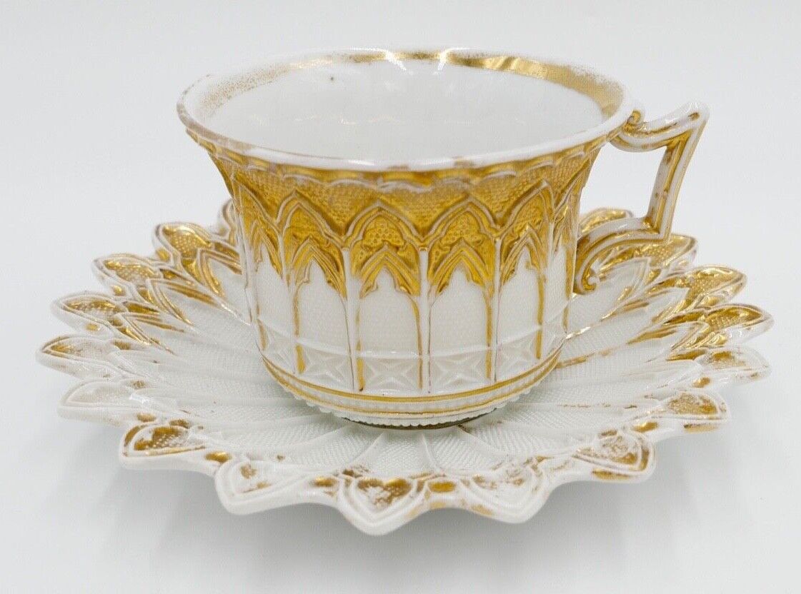 Meissen 1. Wahl um 1820 PRUNKTASSE Relief Tasse & Untertasse Gold Knaufzeit - Antikhandel-Stuttgart