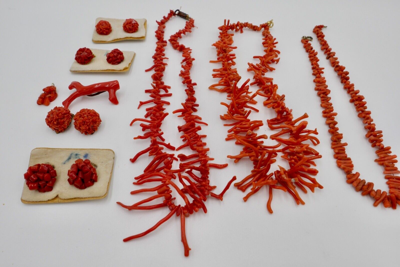 Posten / Konvolut alter Korallen Schmuck Kette Ohrringe Brosche teilweise NEU - Antikhandel-Stuttgart