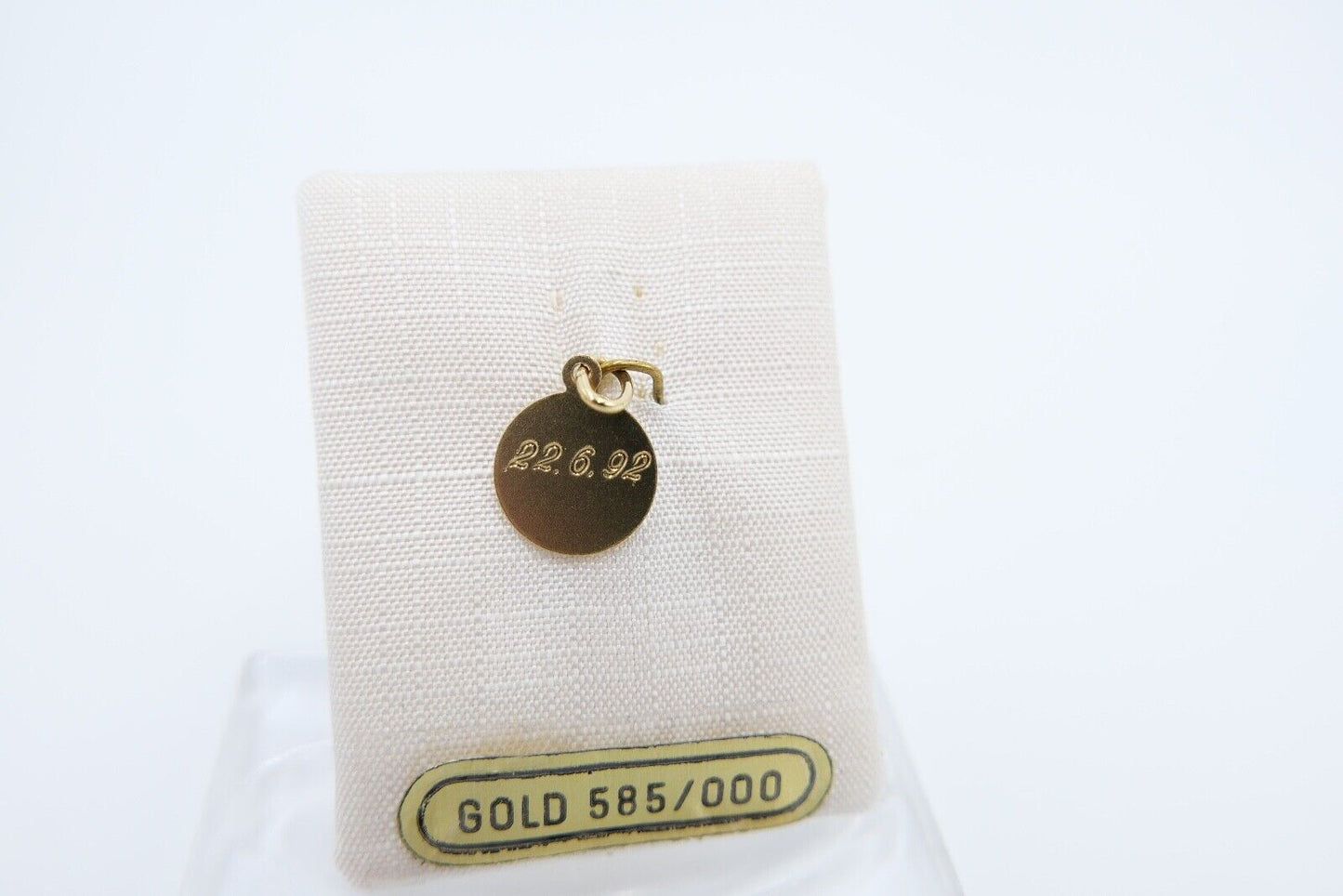 Gold Anhänger 585 / 14K Zifferblatt Ø 10 mm mit Gravur 22.6.92 - Antikhandel-Stuttgart