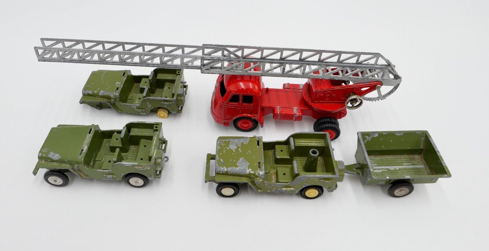 Posten 4 Stück Gama Toys Modellautos Feuerwehr 710 904-5-6 Jeep Militär - Antikhandel-Stuttgart