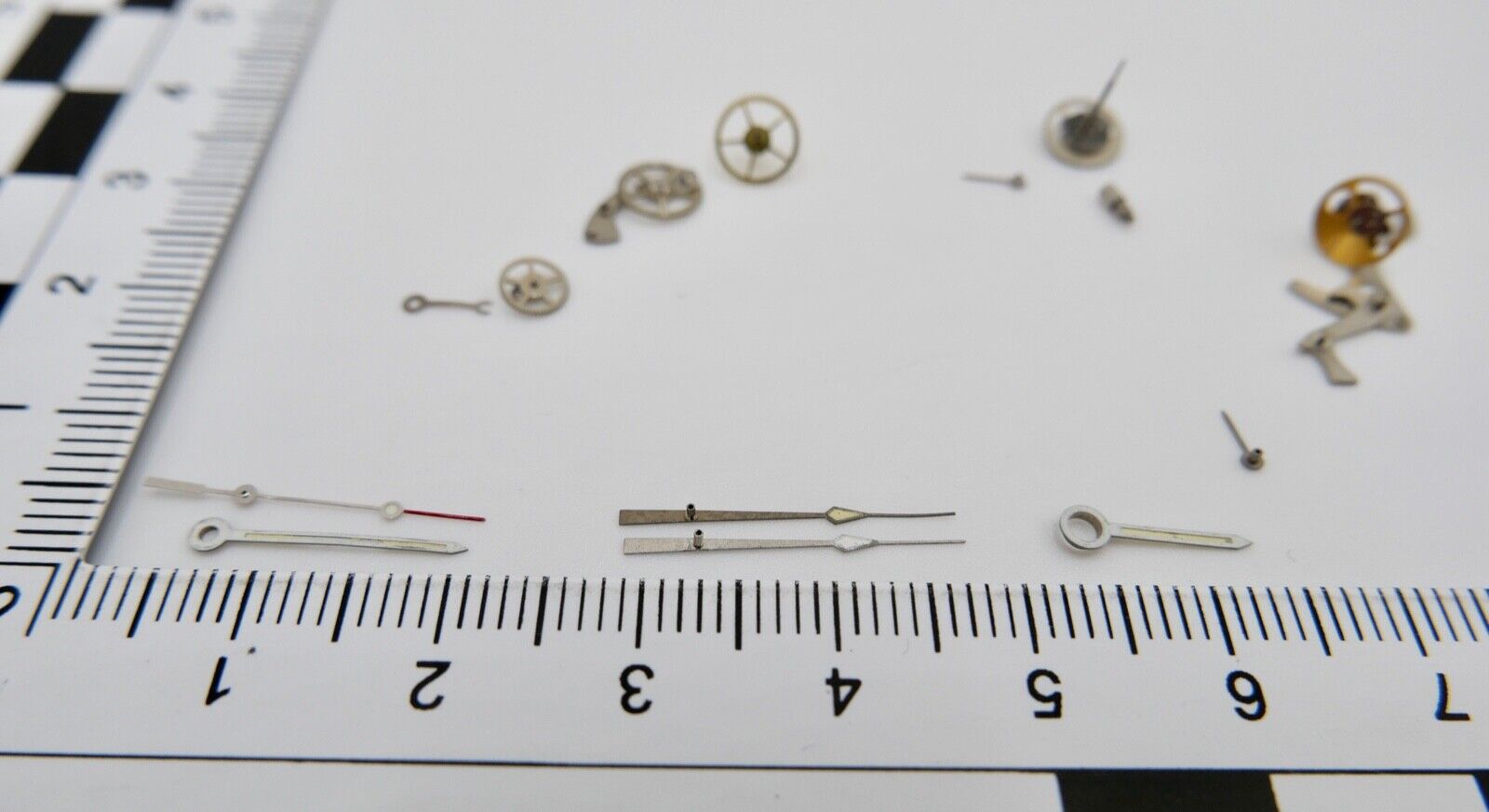 ( Vermutlich ) Omega Speedmaster Ersatzteile Armbanduhren Zeiger Werkplatte usw. - Antikhandel-Stuttgart