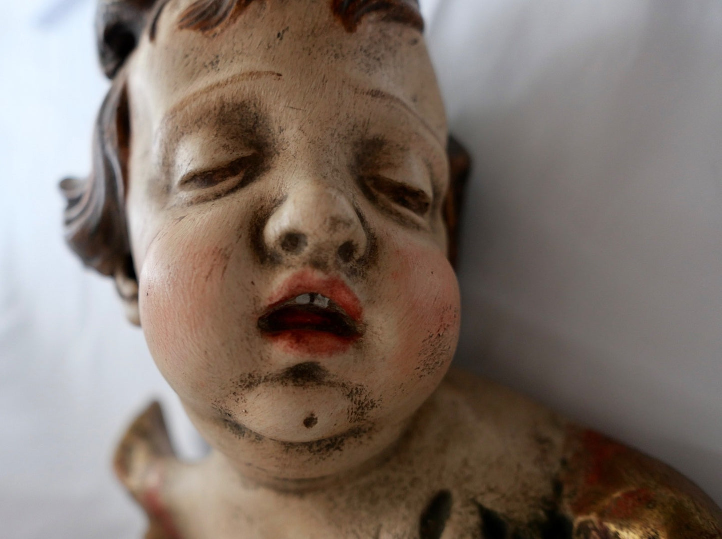 Großer Engelkopf farbig Puttenkopf Putti aus Achatit nach Ignaz Günther