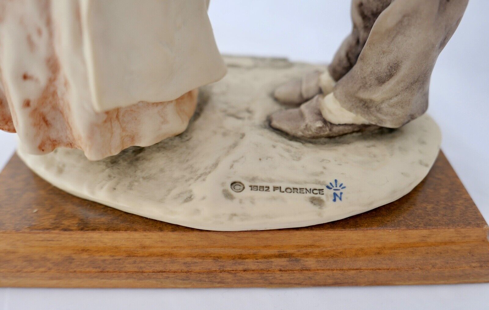 1982 Capodimonte Porzellanfigur " Giuseppe Armani " Küssendes Mädchen " 27cm - Antikhandel-Stuttgart