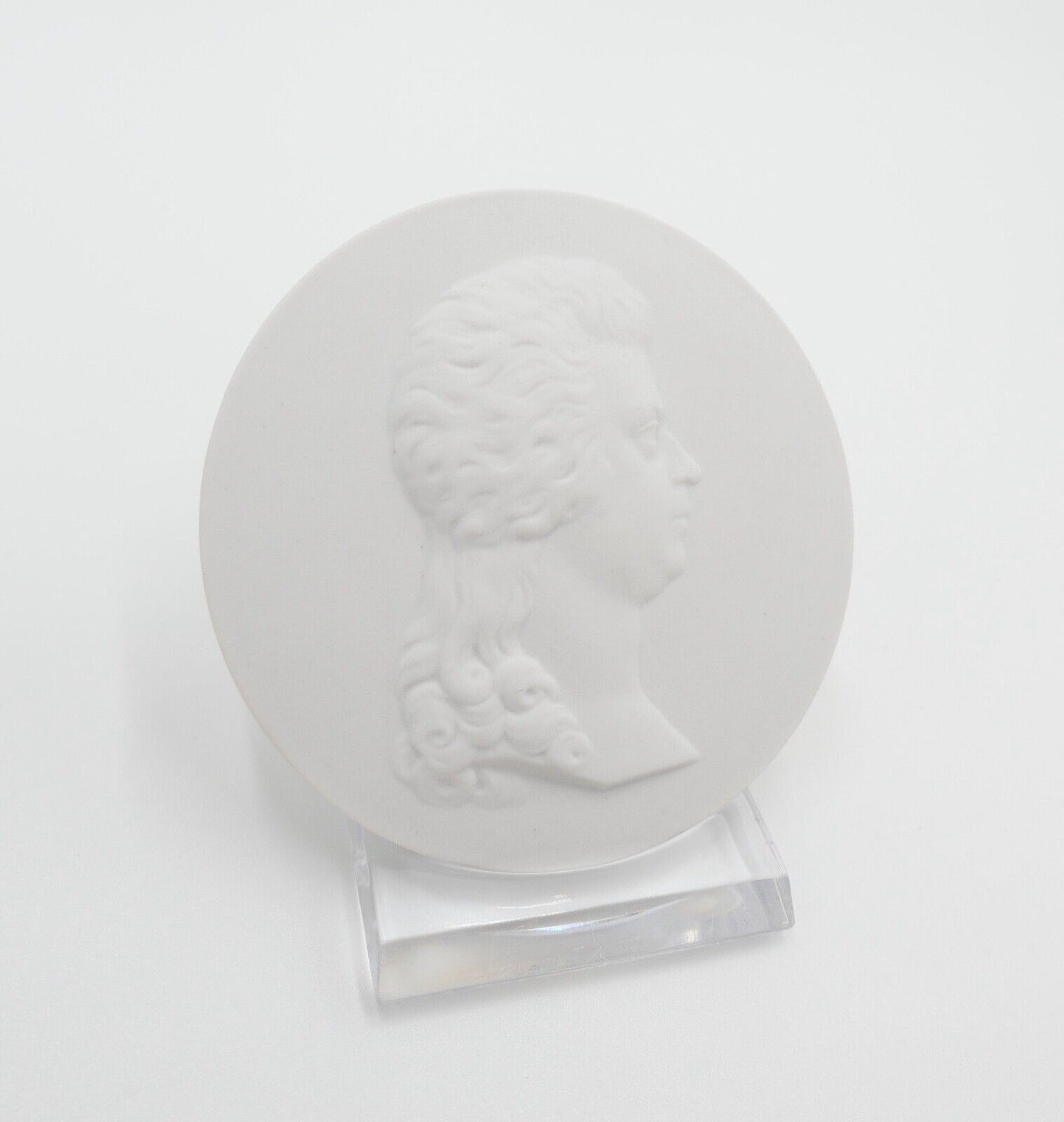 KPM Berlin Sammler Wand Plakette Porzellan Relief weiß 1. Wahl Ø 8 cm - Antikhandel-Stuttgart