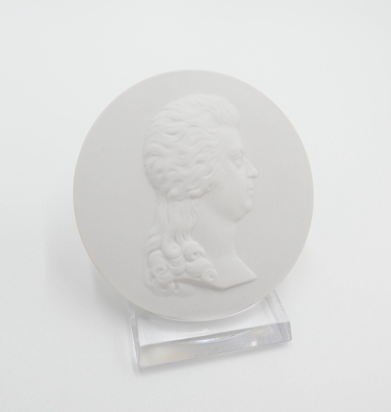 KPM Berlin Sammler Wand Plakette Porzellan Relief weiß 1. Wahl Ø 8 cm - Antikhandel-Stuttgart