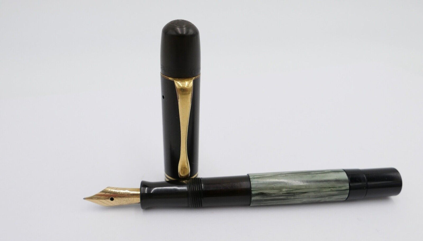 30er PELIKAN 100 Kolbenfüller Füller 585 14Ct Gold Feder EF grün schwarz - Antikhandel-Stuttgart
