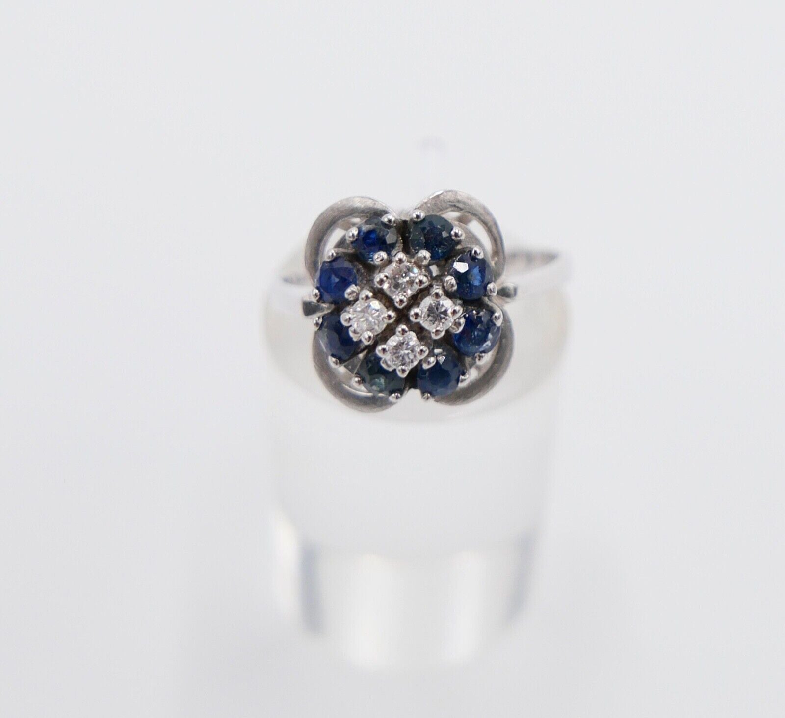 Damen Cocktail Ring 585 14K synthetisch Saphir Brillant Weißgold Gr. 62 0,38 Ct - Antikhandel-Stuttgart