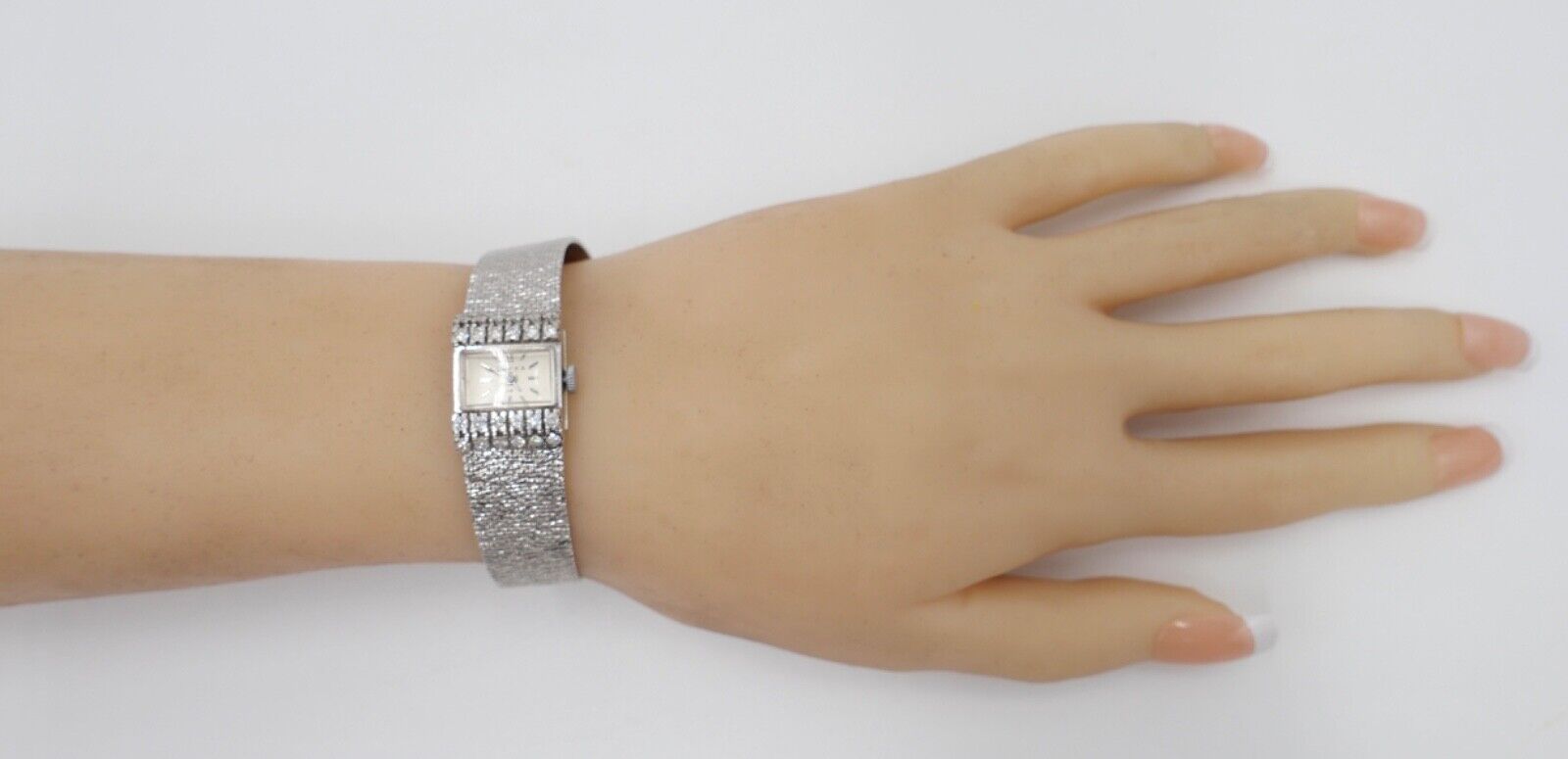 Elegante LAYKA Weißgold Damenuhr 1,32 Ctw mit 24 Brillanten 585 14K - Antikhandel-Stuttgart