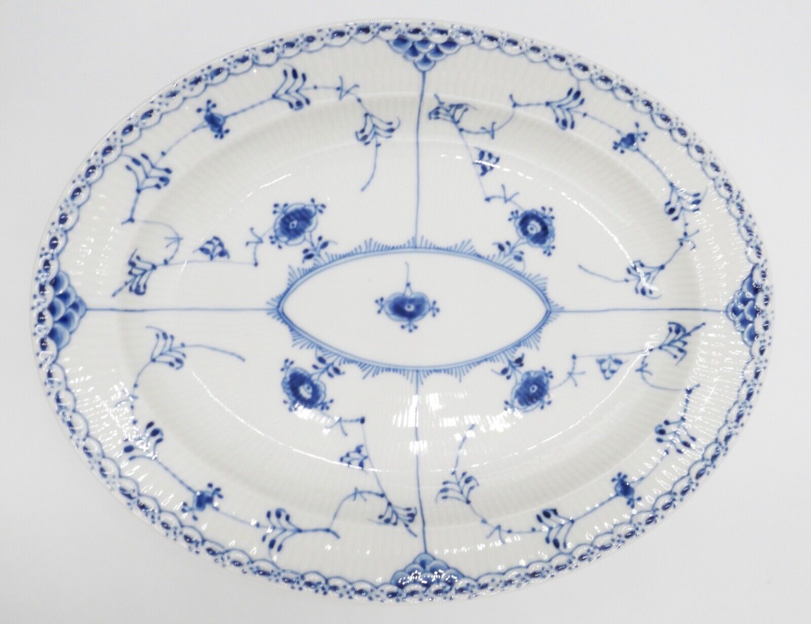 Royal Copenhagen große Platte Nr. 533 EQX 1. Wahl Musselmalet halbspitze 36 cm - Antikhandel-Stuttgart