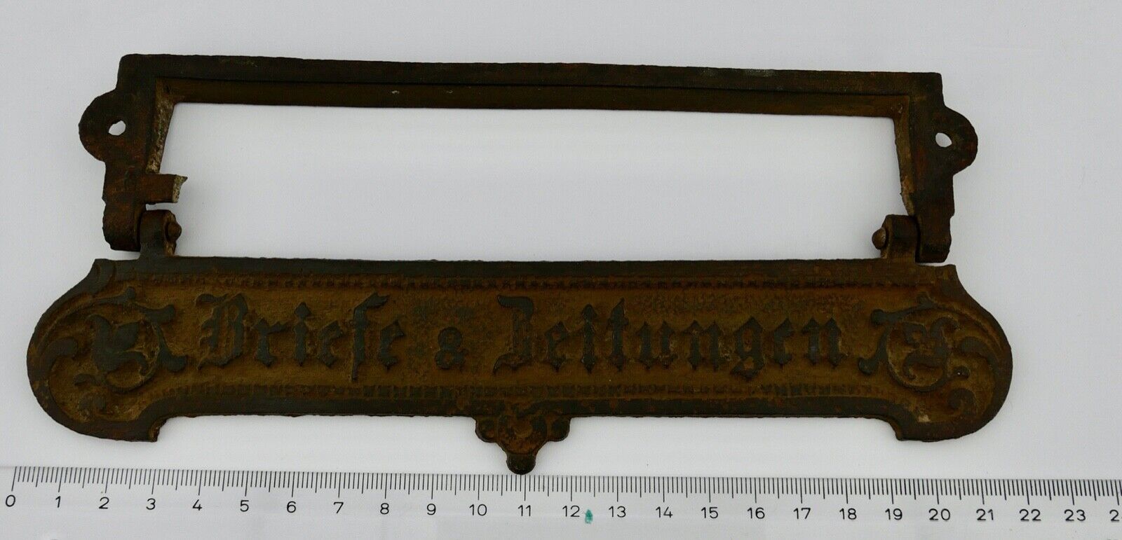 Antike Jugendstil Gusseisen Briefschlitz Briefklappe "Briefe & Zeitungen“ 22 cm - Antikhandel-Stuttgart