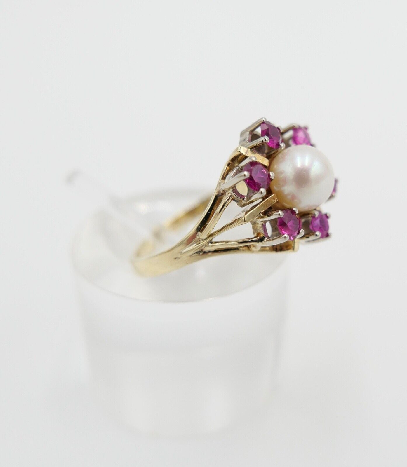 80er Jahre Ring Gold 585 / 14K Weißgoldfassung Zuchtperle Rubine Gr. 53 - Antikhandel-Stuttgart