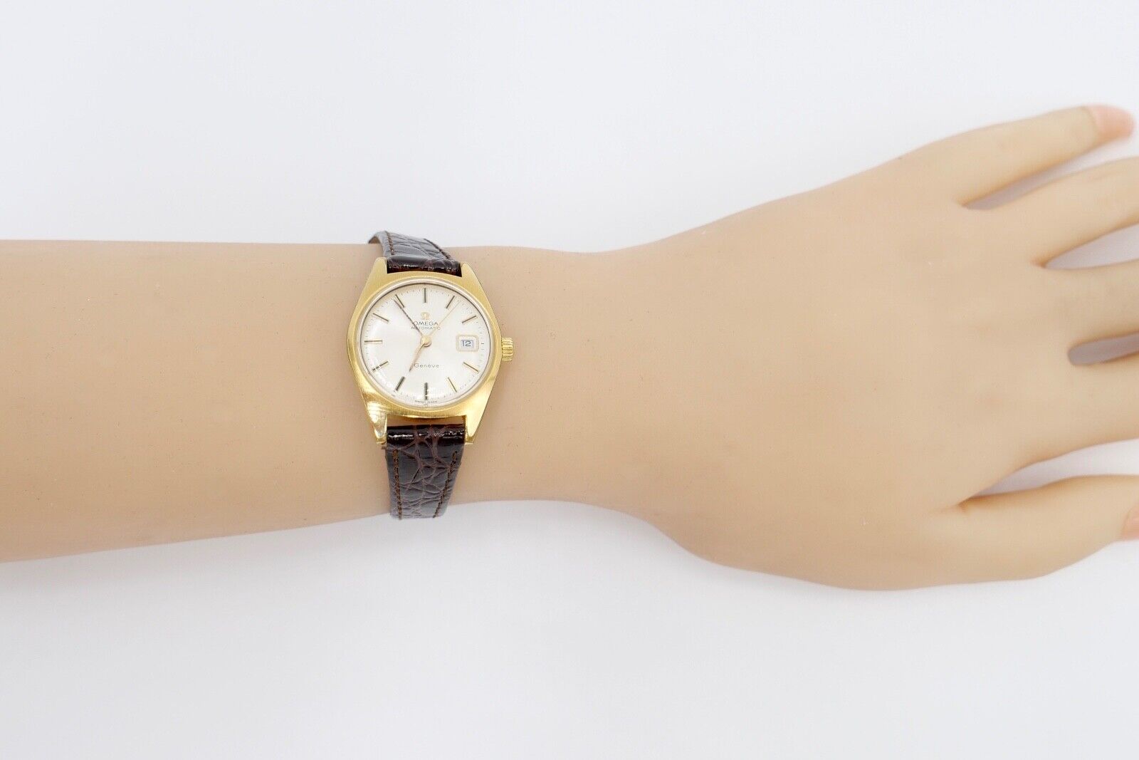 alte 60er Jahre OMEGA Geneve Damenuhr Cal. 681 Ref. 566.012 vergoldet neues Band - Antikhandel-Stuttgart