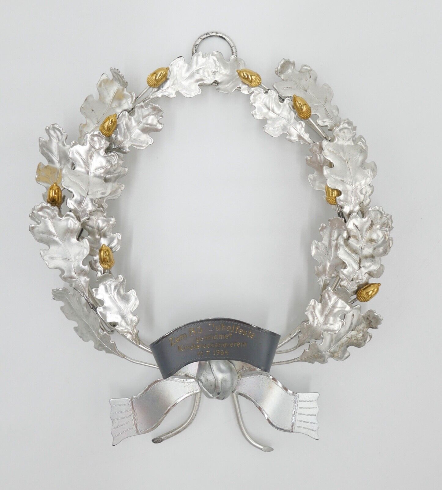 Eichenlaubkranz " 85. Jubelfest Kirchengesangverein 11.7.1964 " Neusilber 19x16 - Antikhandel-Stuttgart