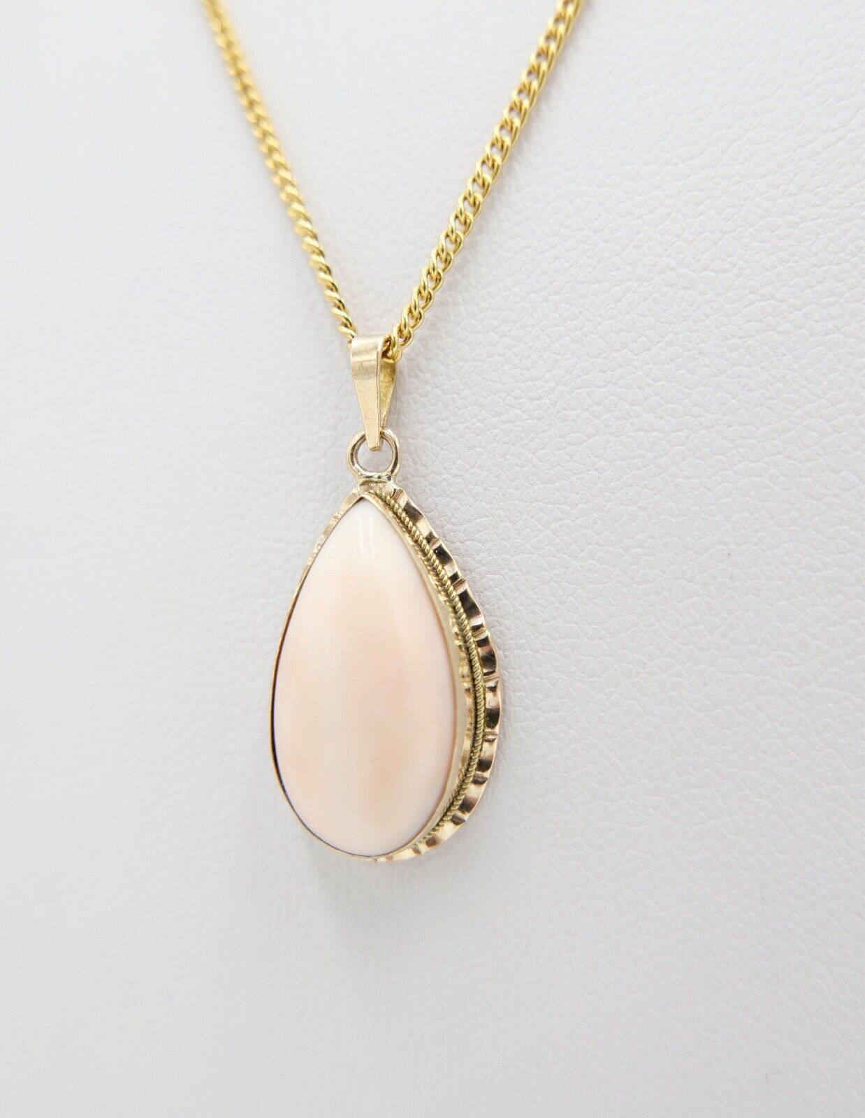 70er Jahre Anhänger Gold 750 / 18K Koralle Cabochon Schliff Engelhautkoralle - Antikhandel-Stuttgart