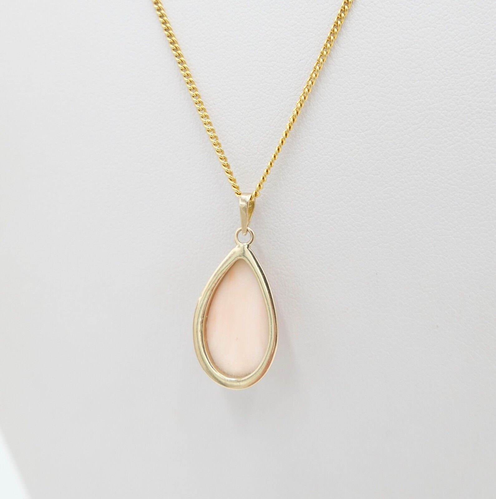 70er Jahre Anhänger Gold 750 / 18K Koralle Cabochon Schliff Engelhautkoralle - Antikhandel-Stuttgart