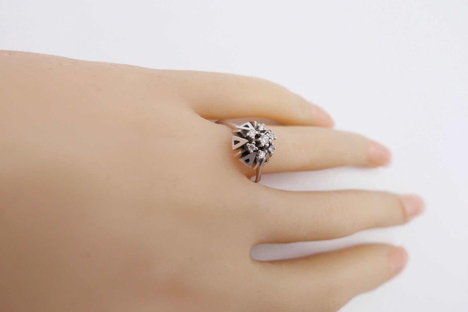 Weiß Gold Ring Dreieck Motiv 585 14K mit Brillant & Zirkonia 0,22 Ct Gr. 59 - Antikhandel-Stuttgart