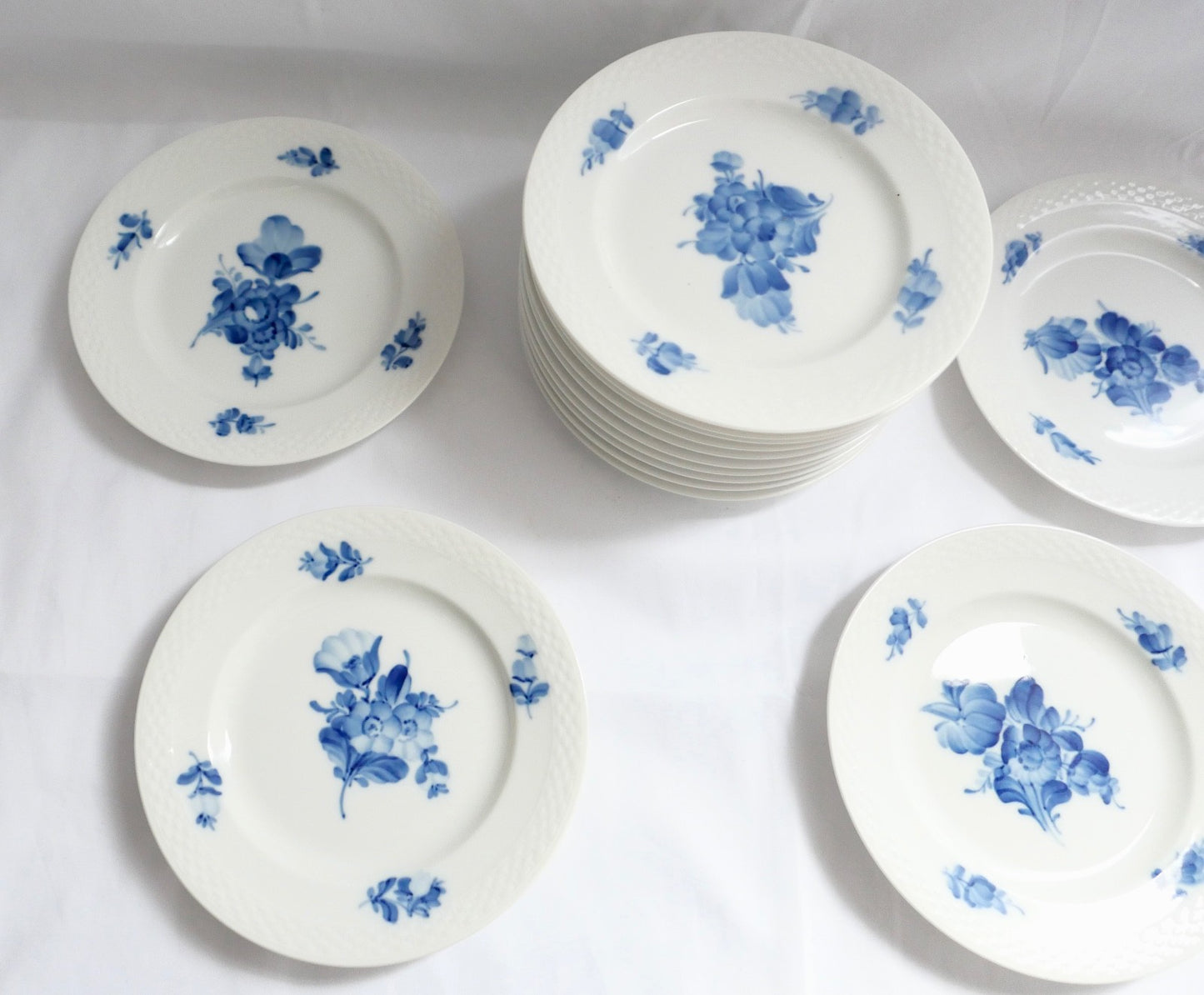 14 Stück ROYAL COPENHAGEN " Blaue Blume " Porzellan Teller 8092