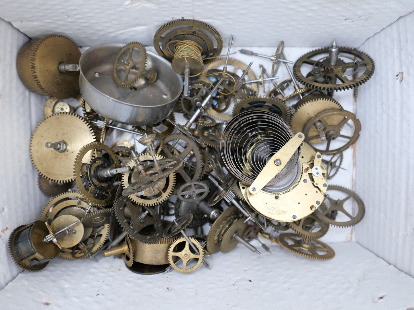 KOVOLUT Ersatzteile Uhrmacherauflösung antik alt Uhrwerk Triebfeder Anker Räder - Antikhandel-Stuttgart