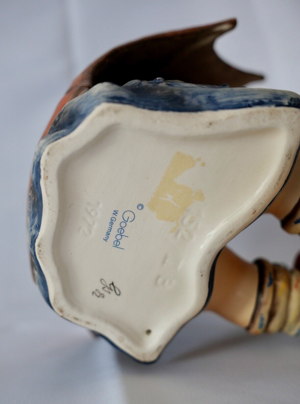 Große Hummel Goebel Figur 20cm 152/IIB Mädchen Regenschirm Umbrella girl Geborge - Antikhandel-Stuttgart