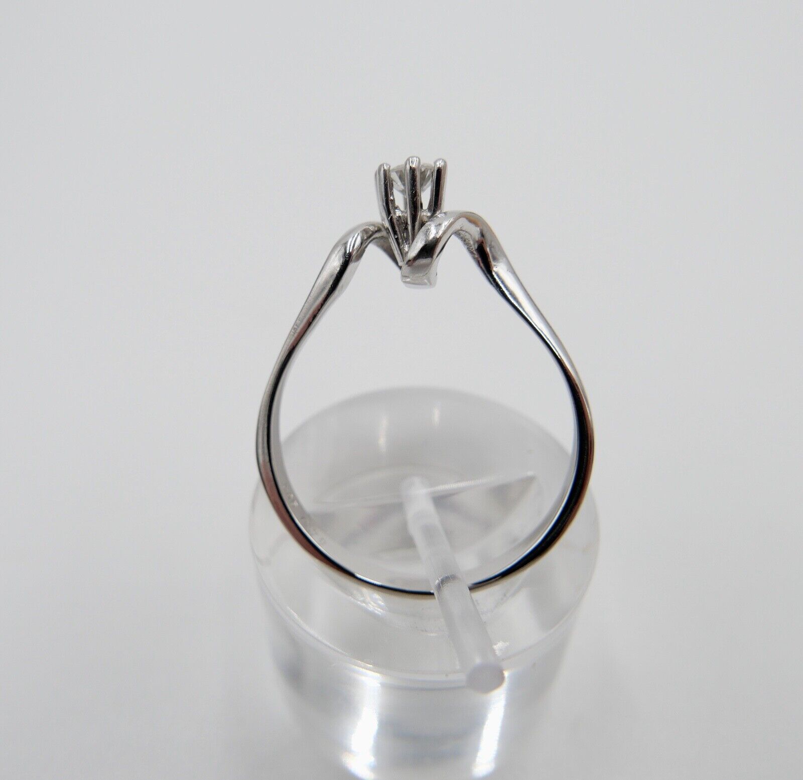 1980er geschwungener Solitär Ring Weißgold Gold 585 14K Brillant 0,20 Ct Gr. 60 - Antikhandel-Stuttgart