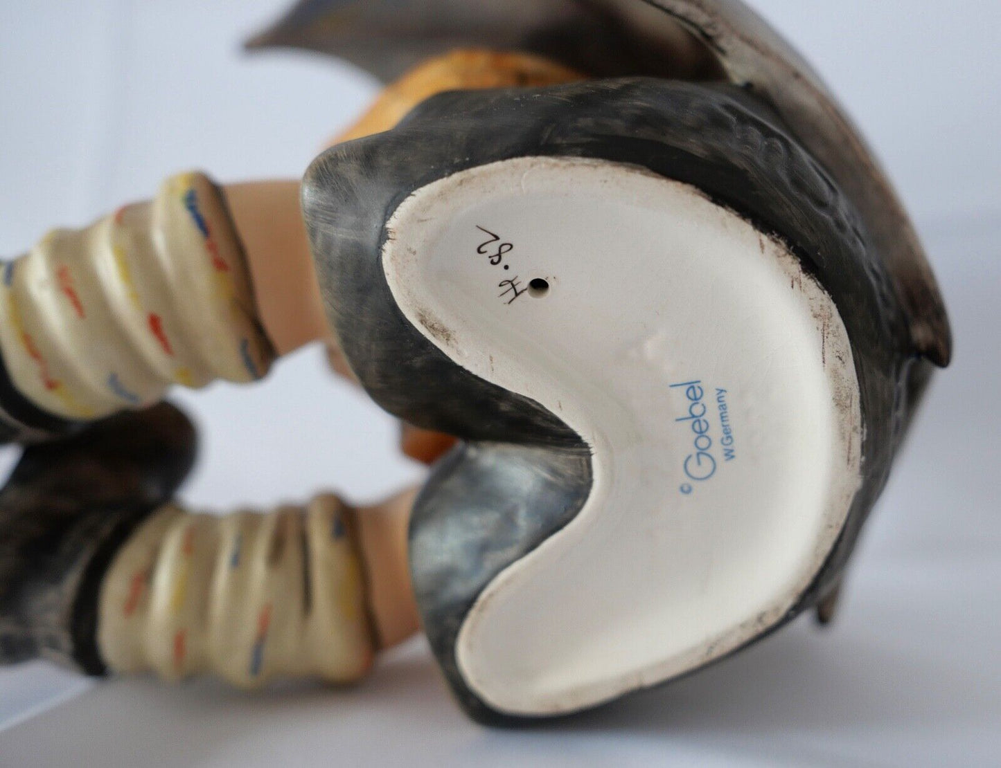 Große Hummel Goebel Figur 20 cm 152/IIA Junge Regenschirm Umbrella Boy Geborgen - Antikhandel-Stuttgart