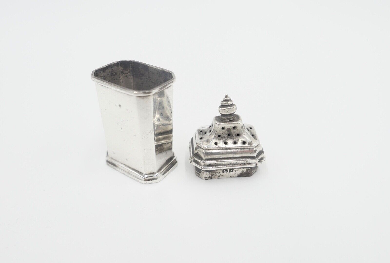 1933 Elkington & Co. E&Co. Salzstreuer 925 Sterlingsilber aus Birmingham England - Antikhandel-Stuttgart