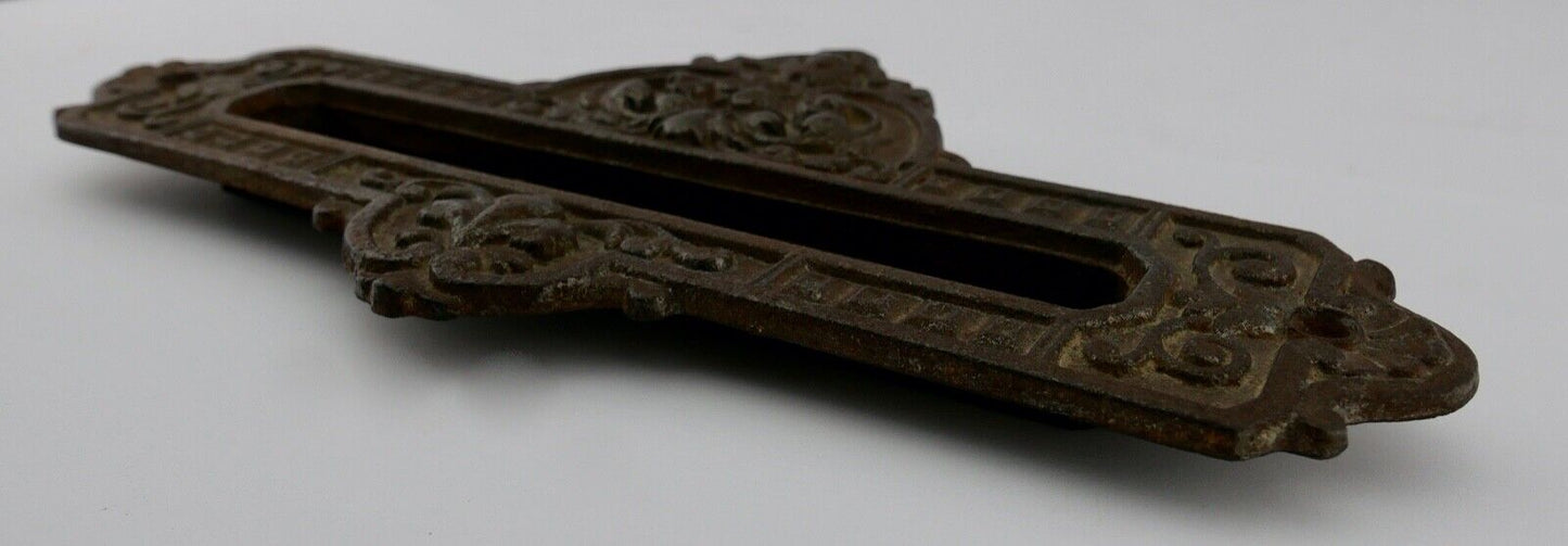 Antikes Barock Gusseisen Briefschlitz Briefklappe floral " Briefe " 24,5 cm - Antikhandel-Stuttgart