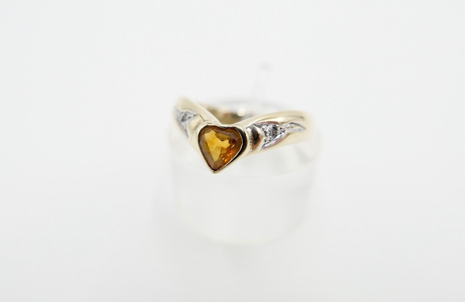 60er Jahre Damenring Gr. 56 Gold 333 / 8K Herz Citrin & Achtkantdiamant H / SI - Antikhandel-Stuttgart